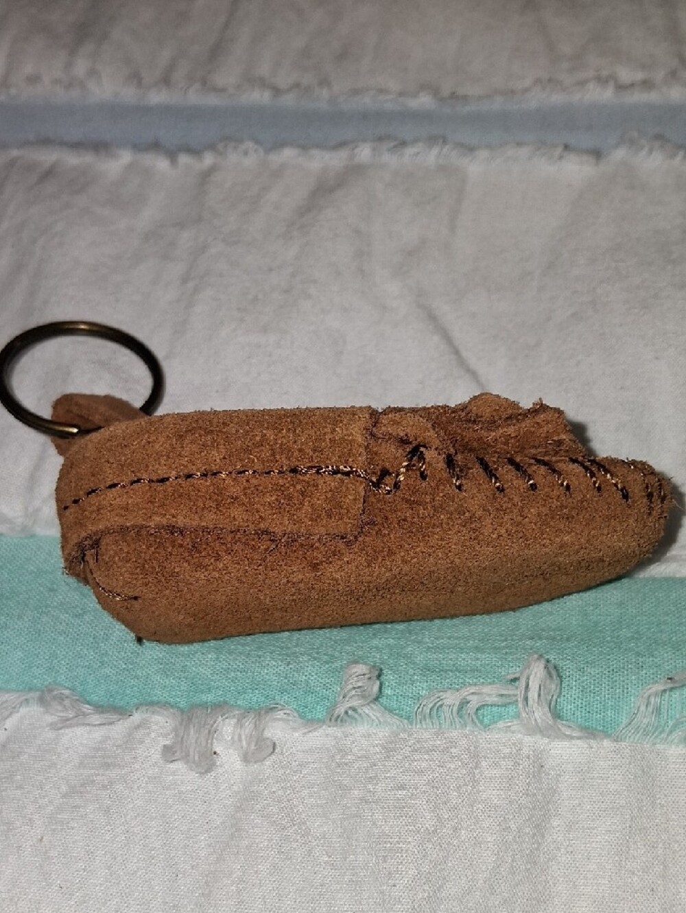 Minnetonka Brown Suede Moccasin Keyring with Or Cute Purse Hang Tag. Dont Bundle - Picture 4 of 6